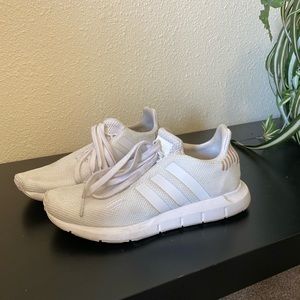 Adidas swift run all white